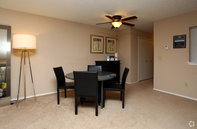 Comedor - Ravenna Woods Apartments