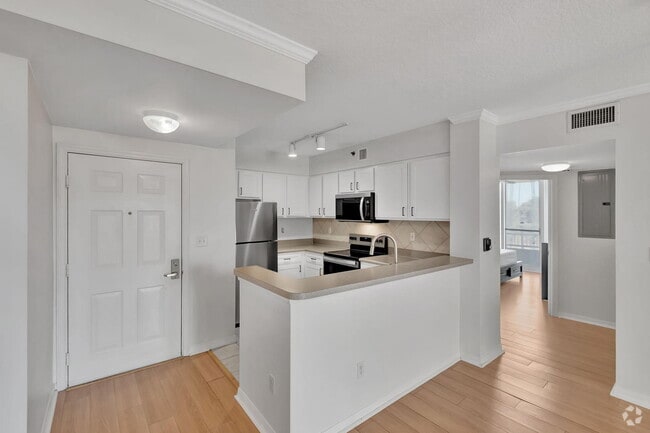 Building Photo - 2665 SW 37th Ave Unit 207 Rental