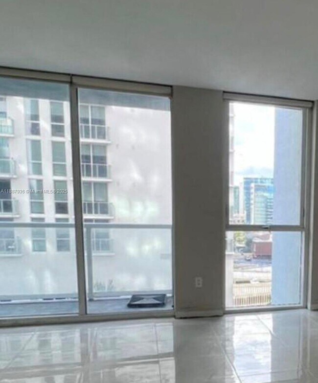 Photo - 253 NE 2nd St Unidad 1504