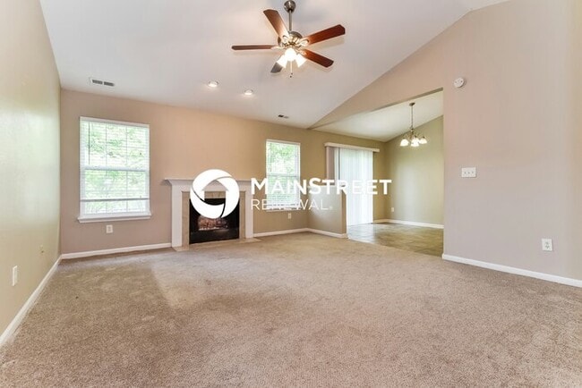 Photo - 3 Bedroom Pet-Friendly Home in Indianapolis, IN with Main Street Renewal