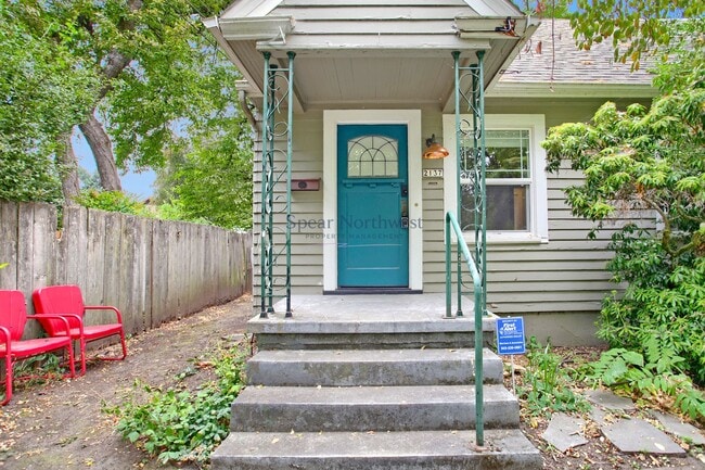 Photo - 2137 N Sumner St