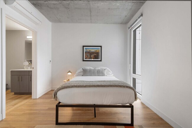 Photo - 853 W Blackhawk St Unit ID1243855P