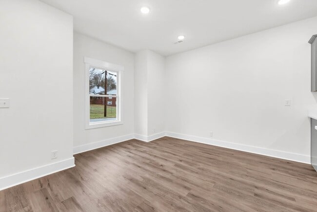 Photo - 3 Bedroom 2 1/2 Bath Condo For Rent Near Downtown!
