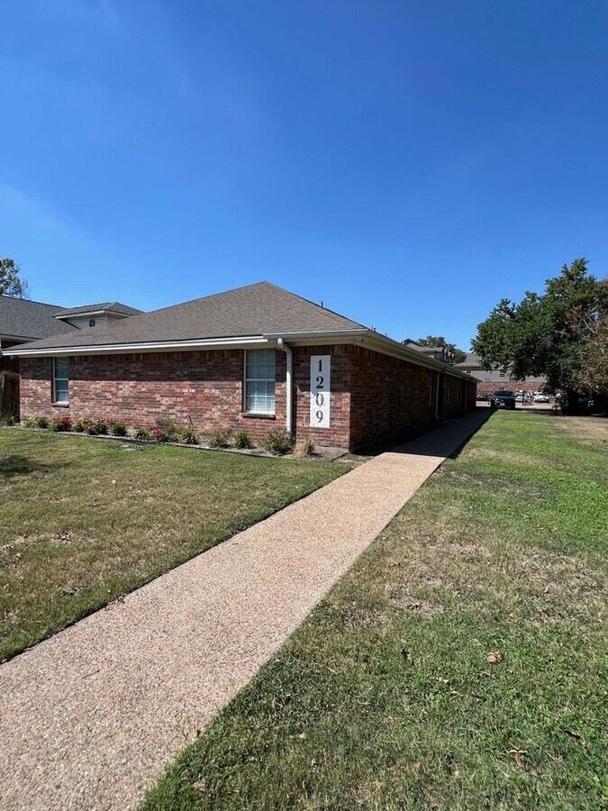 4 Bed/2 Bath - 4 Bed/2 Bath