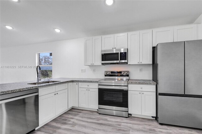 Building Photo - 7777 NW 8th Ct Unit B