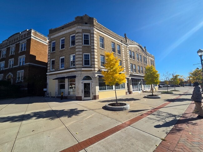 Building Photo - 696-714-714 Albany Ave Unit 714