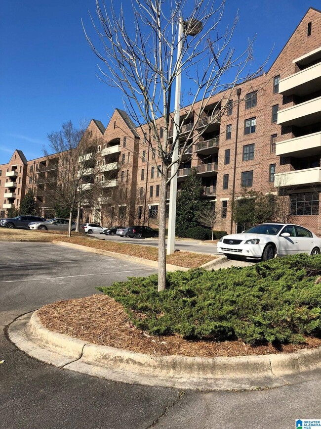 Building Photo - 1040 Broadway St Unit 326