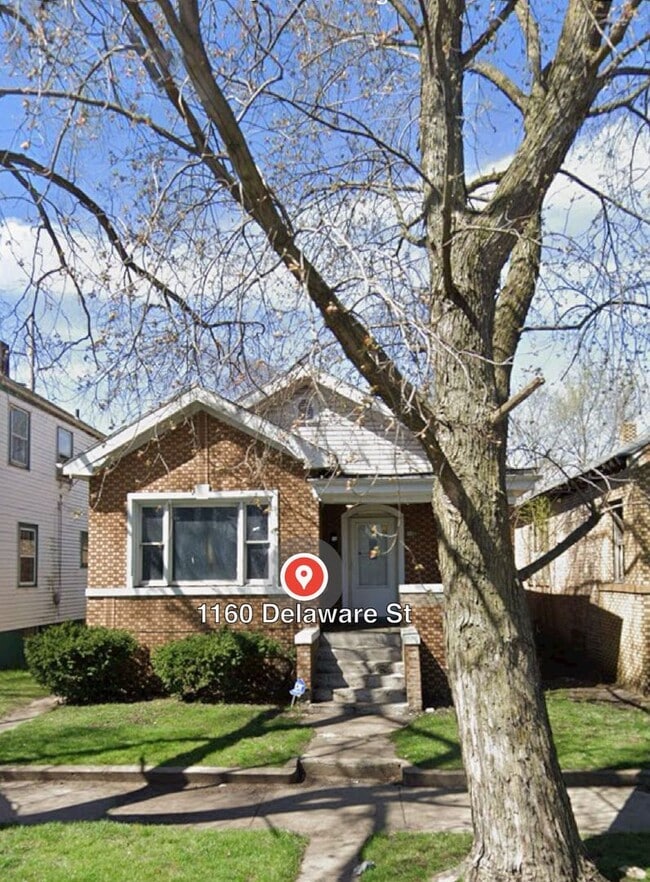 Building Photo - 3 large bedrooms, 1 full bath home in Gary...
