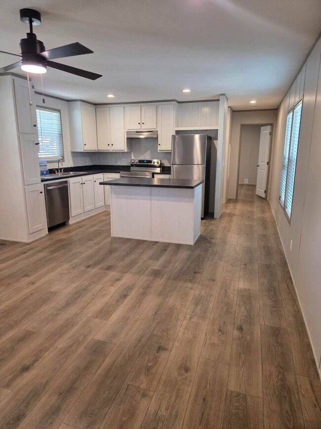 25 Colonial Dr
