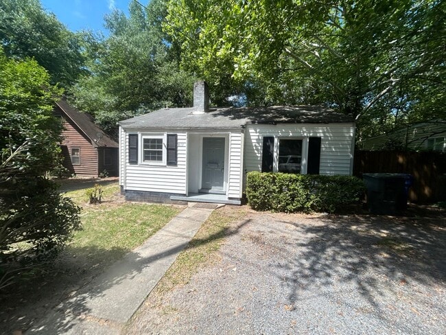 Building Photo - 823 S Kilbourne Rd