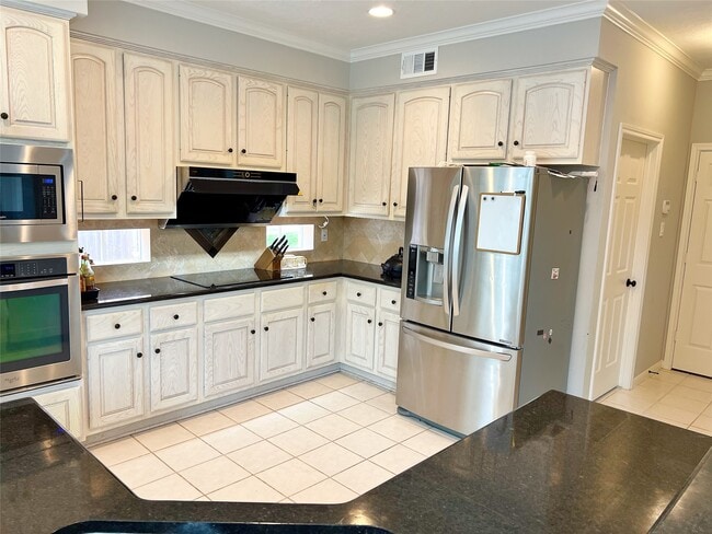 Photo - 4007 N Beechwood Ct