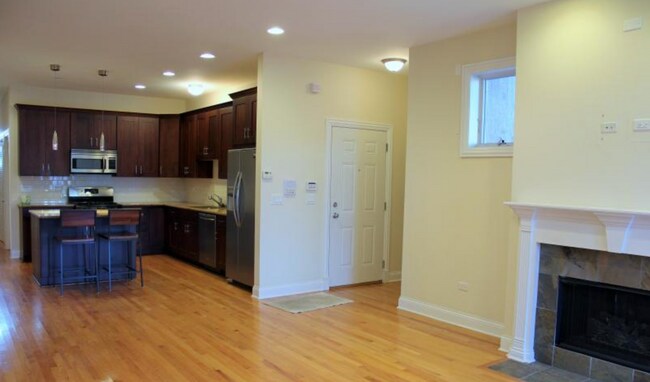 Photo - 1401 W Altgeld St Unit 2