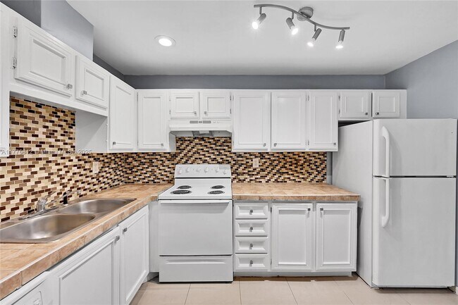 Photo - 4132 NW 88th Ave Condo Unit 203