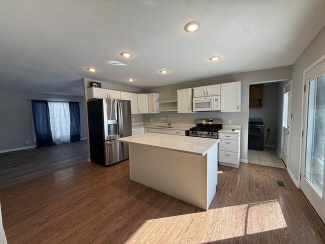 Photo - 719 Surrey Dr