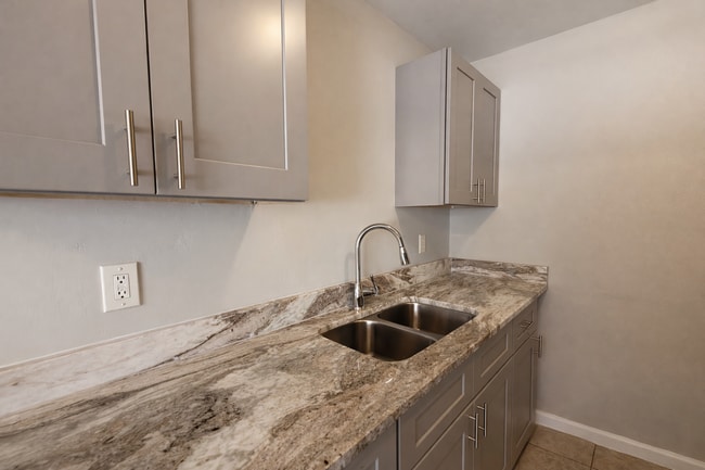 Photo - 2068 Franklin St