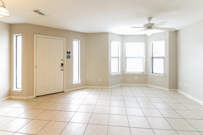 3023 La Estancia Ln
