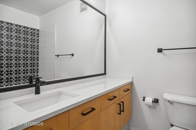 Photo - 700 S Clark St Unit 13D