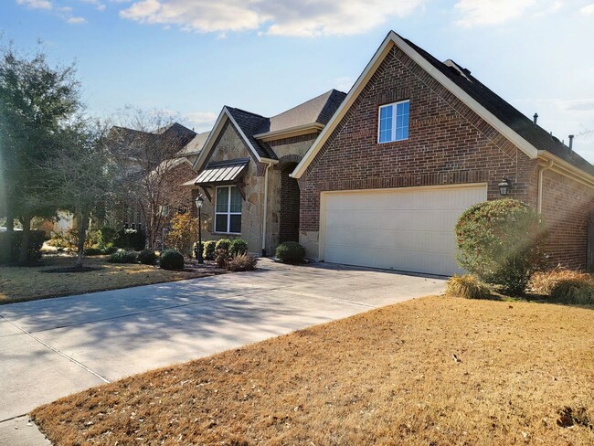 Photo - Large 3 Bedroom, 2.5 Bathroom Home – Fully Equipped Kitchen & Washer/Dryer Hookups