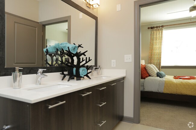 bathroom_1BR, 1BA - 818 SF - Camden Buckhead Square Apartments