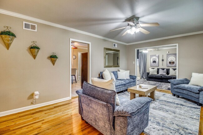 Photo - 625 E 34th St Unidad SI ID1608045P