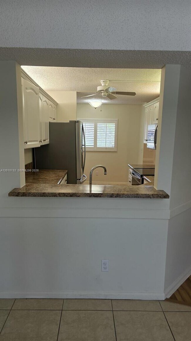 23305 Barwood Ln N Unit 207
