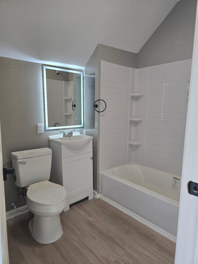 Photo - 821 Frederick St