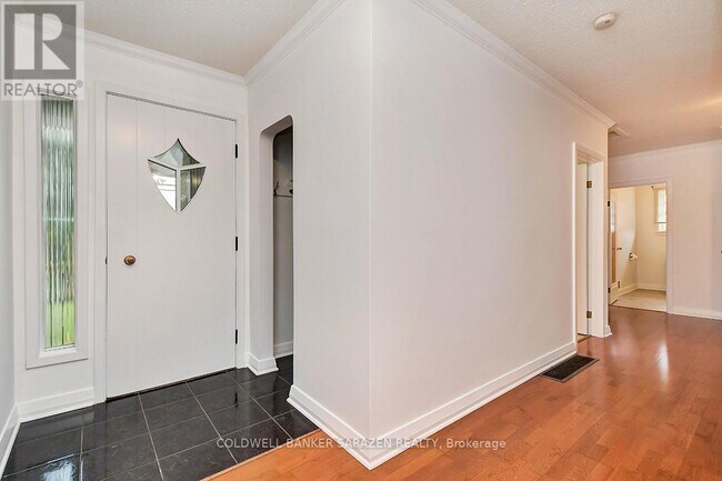 Photo - 5495 R. Bank Street