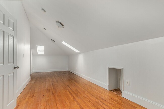 Photo - Huge 4 bed in Somerville