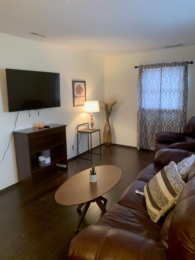 Photo - 617 4th St Unit 2