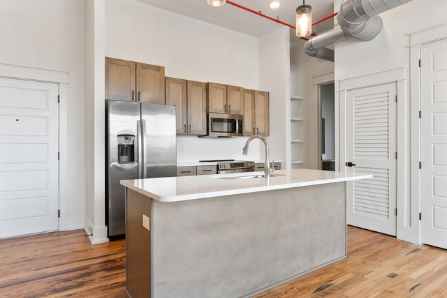 Photo - 211 W Colville St