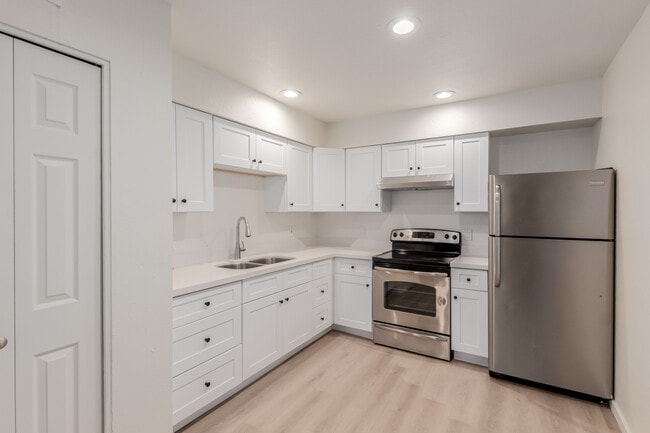 Building Photo - 1815 E Sheridan St Unit 4 Rental