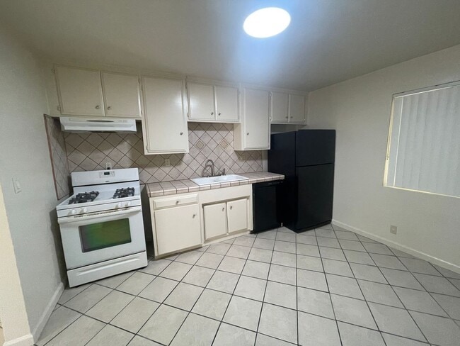 Photo - Super Clean & Nicely Renovated 2BR/1Bath in San Clemente - Walk to the Beach! Unidad B
