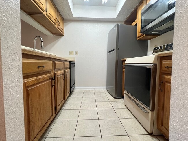 Building Photo - 2826 S Bartell Dr Unit 21