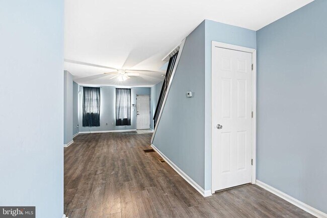 Photo - 2035 Watkins St