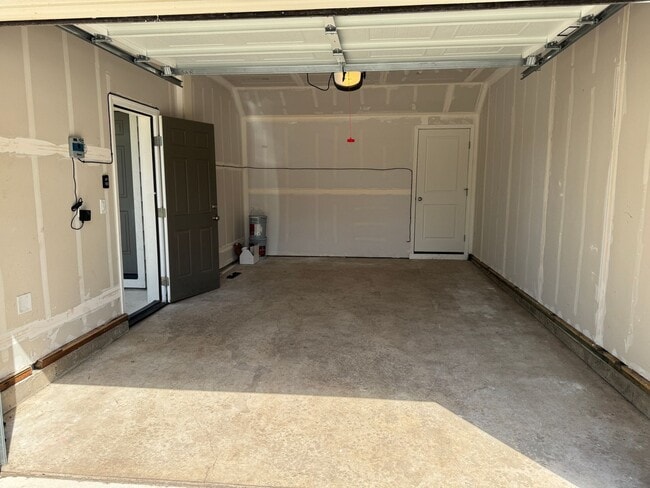 Photo - Quiet 3 bedroom/2.5 bathroom duplex!
