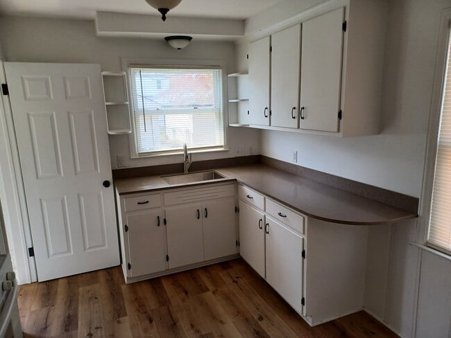 Photo - 9814 Quandt Ave