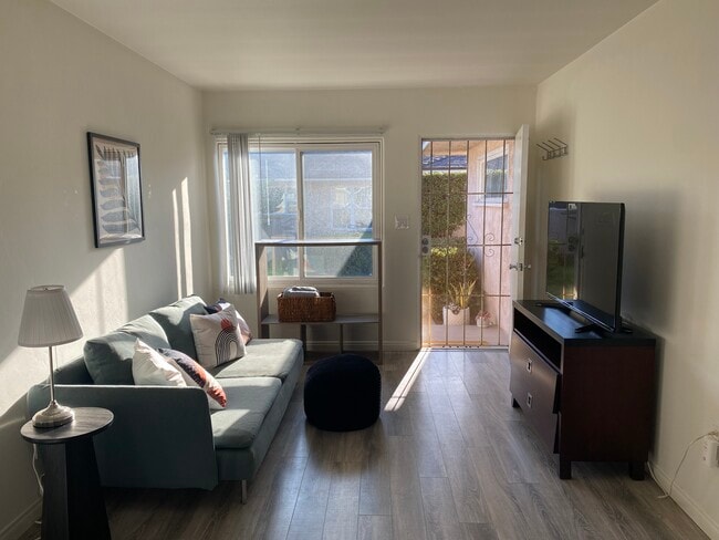 Photo - 926 Chalcedony St House