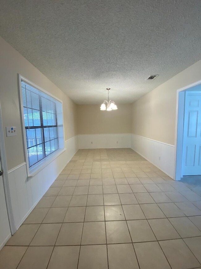 Photo - 4702 Jade St