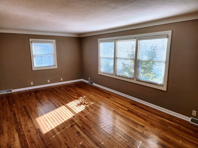 Photo - 5513 Forest Ave