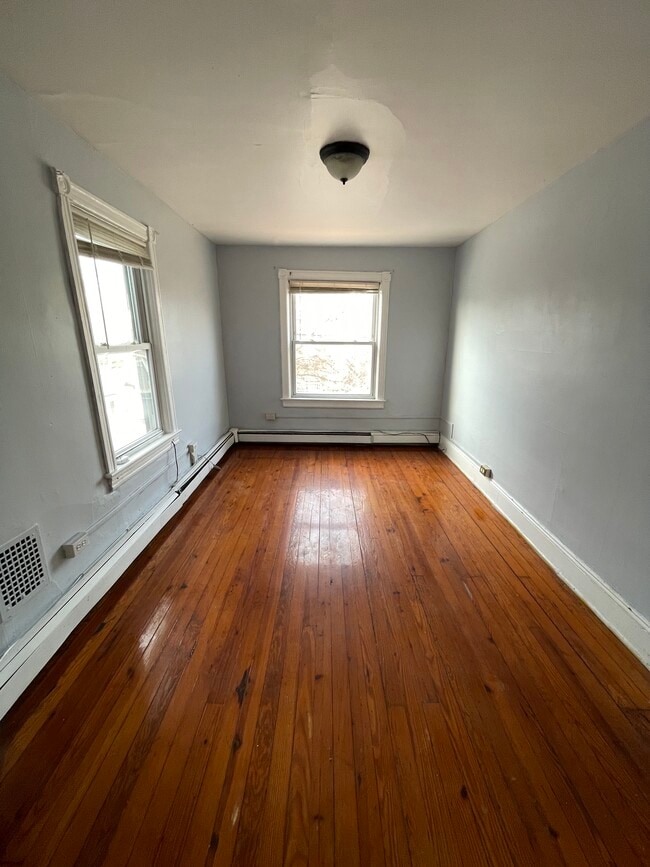 bedroom - 1850 S Clinton Ave