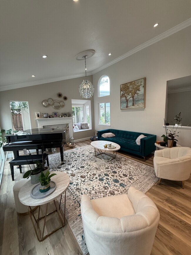 Photo - 328 Flaming Oak Dr