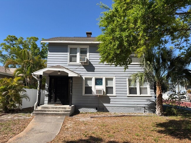 Building Photo - 801 23rd Ave N Unit Bottom