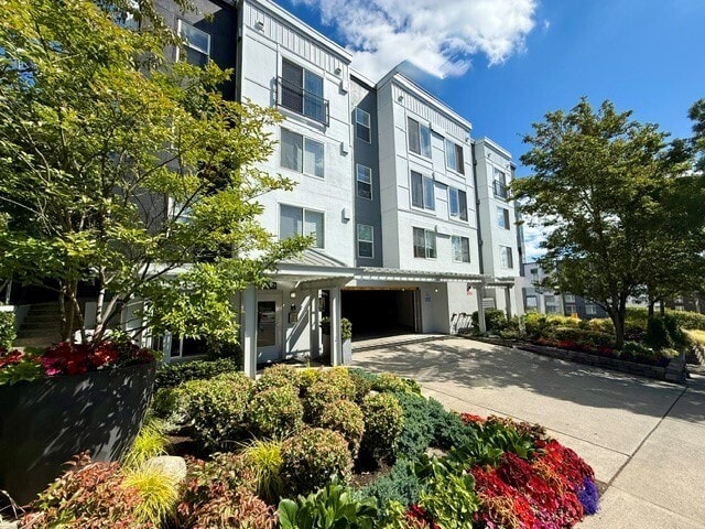 Building Photo - Sir Gallahad Apartment Homes