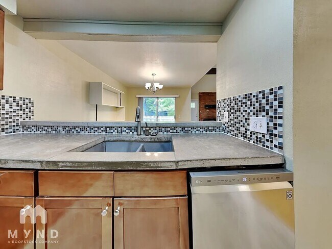 Photo - 2002 S Helena St