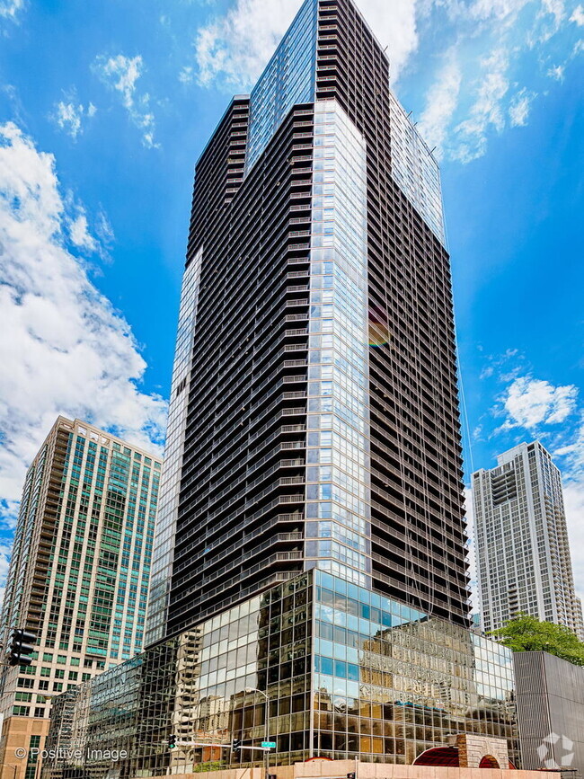 Building Photo - 10 E Ontario St Unit 1810 Rental