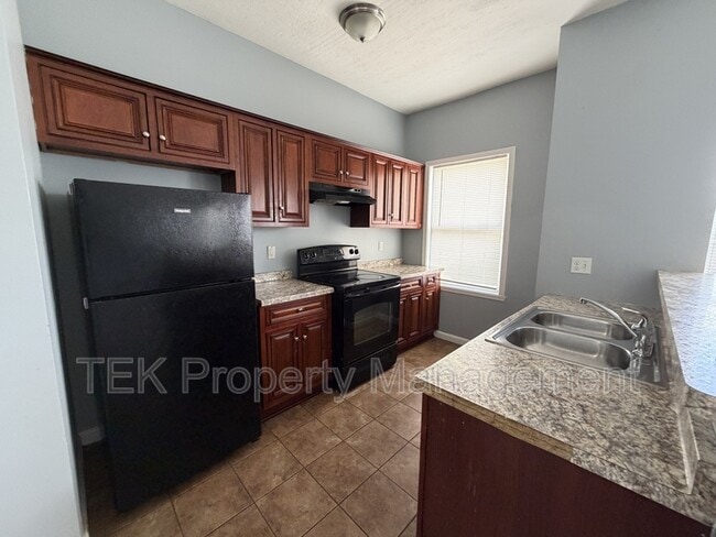 Photo - 751-757 West Main Street