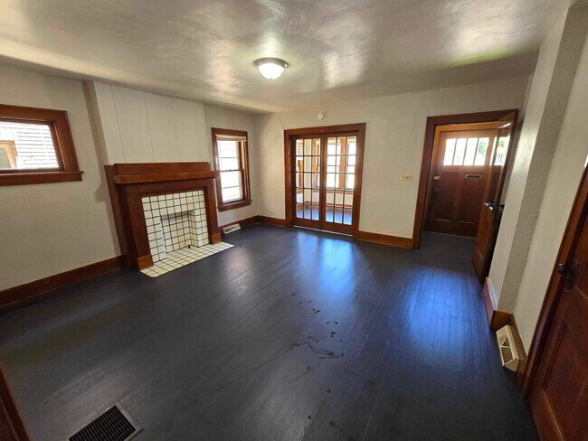 Photo - 710 Poplar St Apartments Unit 710 Poplar St #1