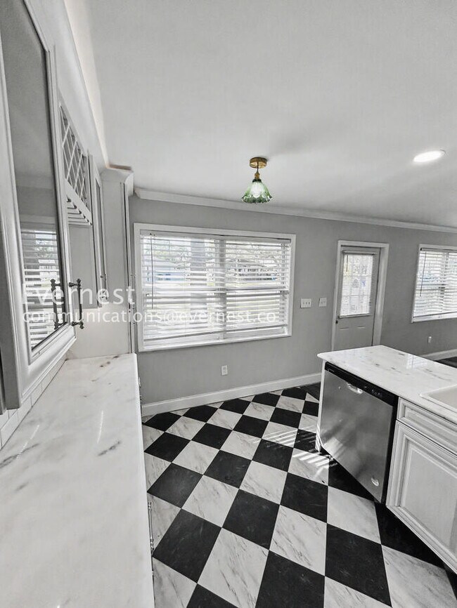 Photo - 1885 Shore Acres Blvd NE