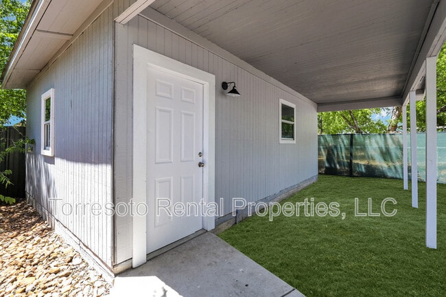 Building Photo - 3122 W César E Chávez Blvd Unit C