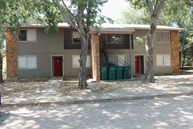 Photo - 204 W Mockingbird Ln Apartment Unit C